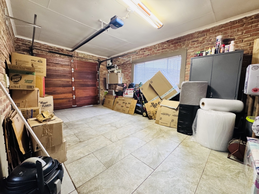 3 Bedroom Property for Sale in Flamwood North West